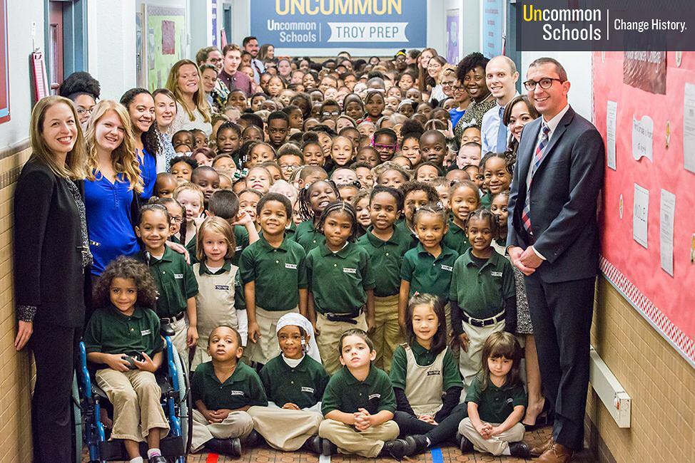 when you need to get the whole squad in the picture⠀ ⠀ (great photo